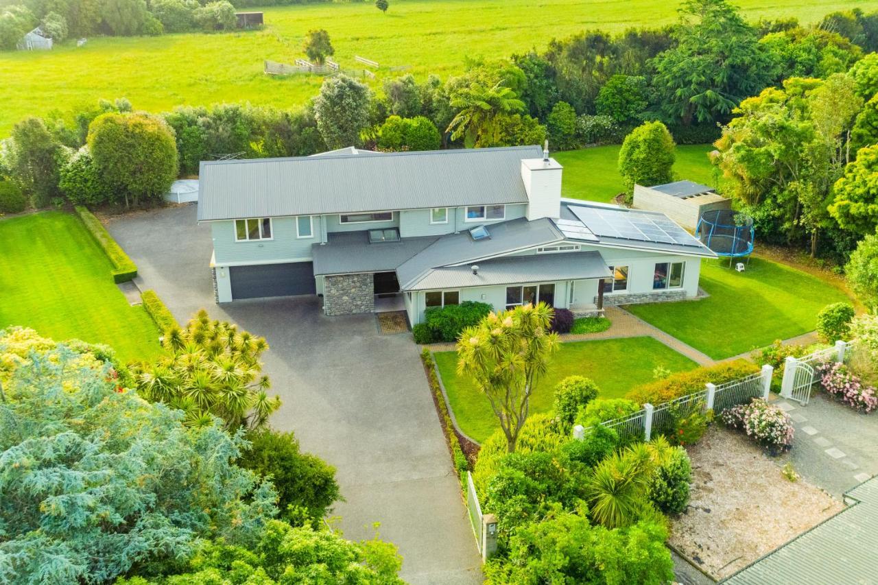 Anam Cara Gardens Luxury Villa Private Bedrooms And Ensuite Bathrooms Sleeps 9 Otaki Exteriér fotografie