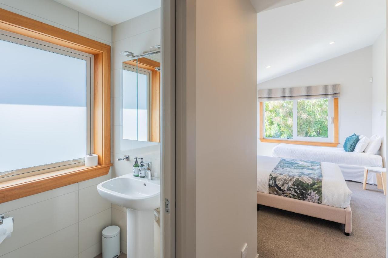 Anam Cara Gardens Luxury Villa Private Bedrooms And Ensuite Bathrooms Sleeps 9 Otaki Exteriér fotografie