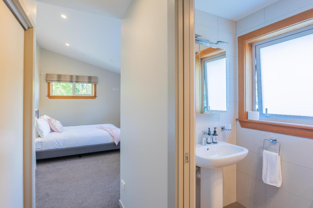 Anam Cara Gardens Luxury Villa Private Bedrooms And Ensuite Bathrooms Sleeps 9 Otaki Exteriér fotografie