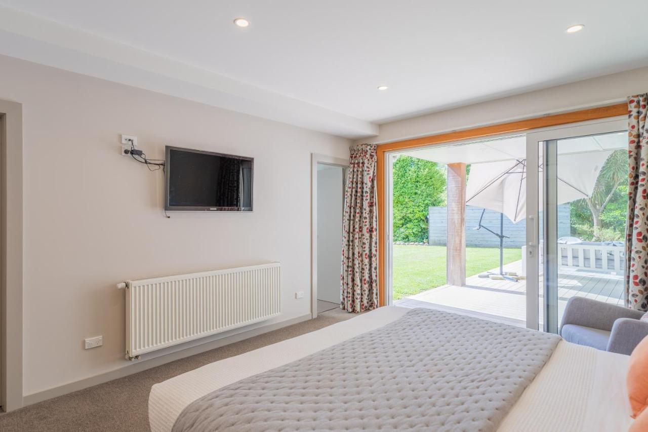Anam Cara Gardens Luxury Villa Private Bedrooms And Ensuite Bathrooms Sleeps 9 Otaki Exteriér fotografie