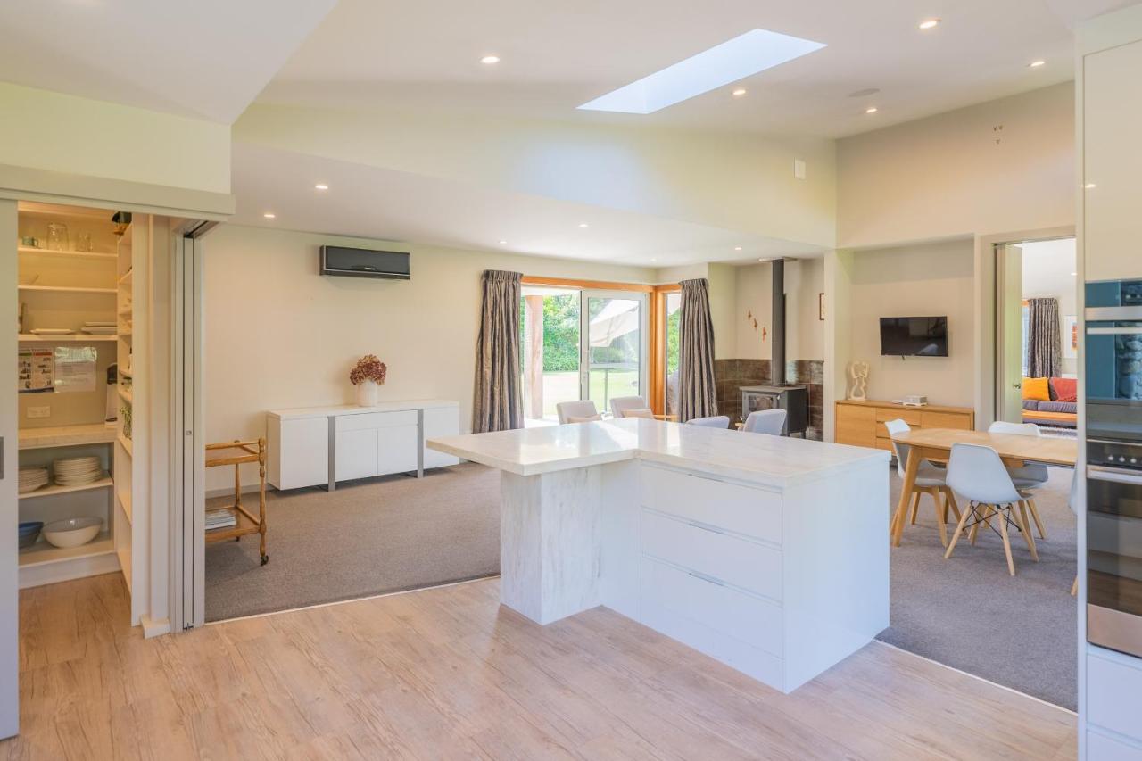 Anam Cara Gardens Luxury Villa Private Bedrooms And Ensuite Bathrooms Sleeps 9 Otaki Exteriér fotografie