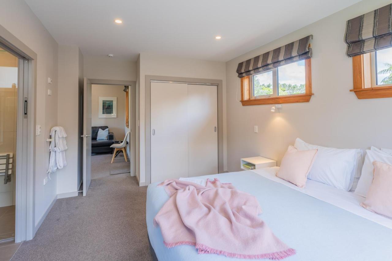 Anam Cara Gardens Luxury Villa Private Bedrooms And Ensuite Bathrooms Sleeps 9 Otaki Exteriér fotografie