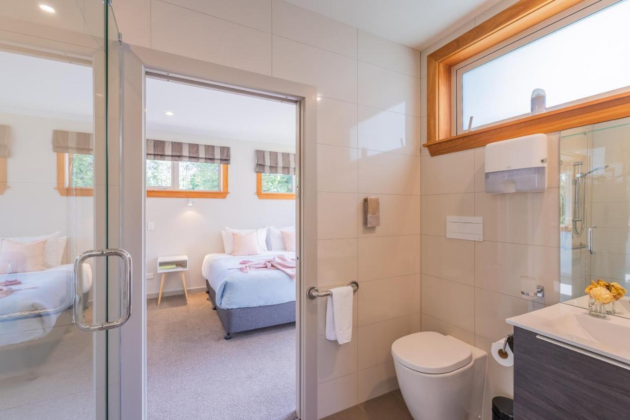 Anam Cara Gardens Luxury Villa Private Bedrooms And Ensuite Bathrooms Sleeps 9 Otaki Exteriér fotografie