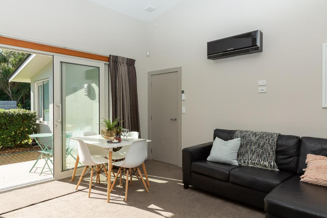 Anam Cara Gardens Luxury Villa Private Bedrooms And Ensuite Bathrooms Sleeps 9 Otaki Exteriér fotografie