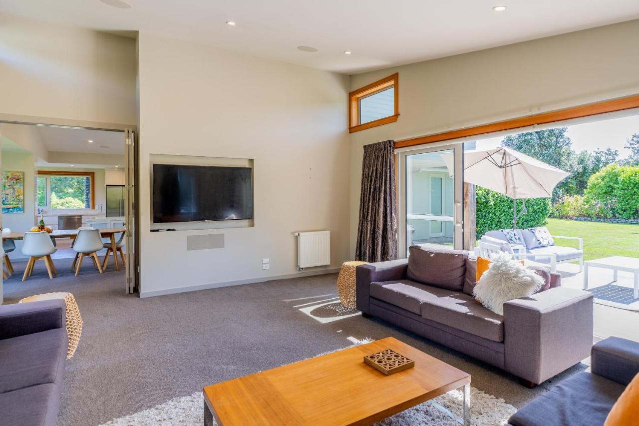 Anam Cara Gardens Luxury Villa Private Bedrooms And Ensuite Bathrooms Sleeps 9 Otaki Exteriér fotografie