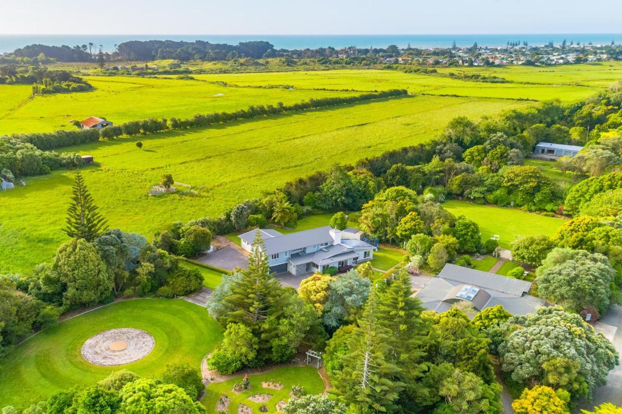 Anam Cara Gardens Luxury Villa Private Bedrooms And Ensuite Bathrooms Sleeps 9 Otaki Exteriér fotografie