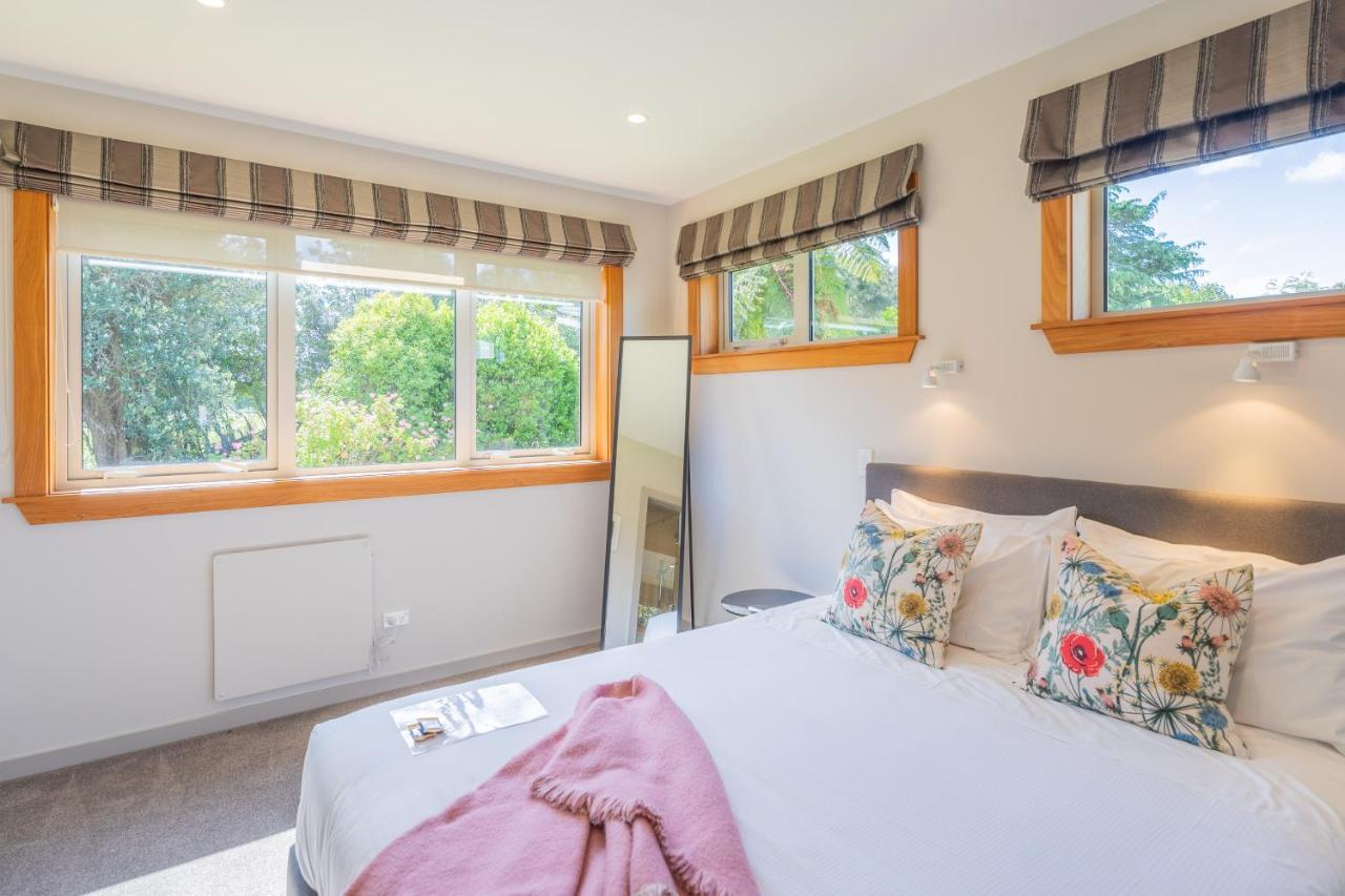 Anam Cara Gardens Luxury Villa Private Bedrooms And Ensuite Bathrooms Sleeps 9 Otaki Exteriér fotografie