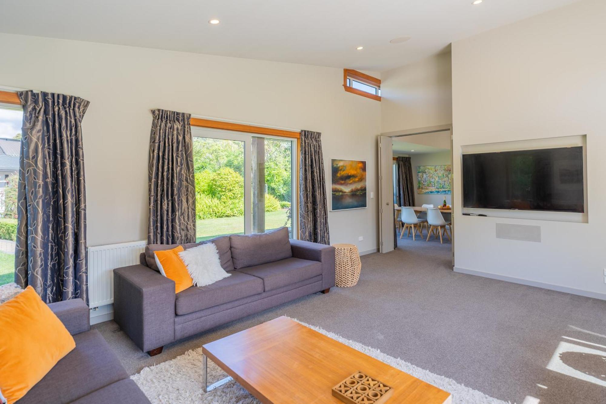Anam Cara Gardens Luxury Villa Private Bedrooms And Ensuite Bathrooms Sleeps 9 Otaki Exteriér fotografie