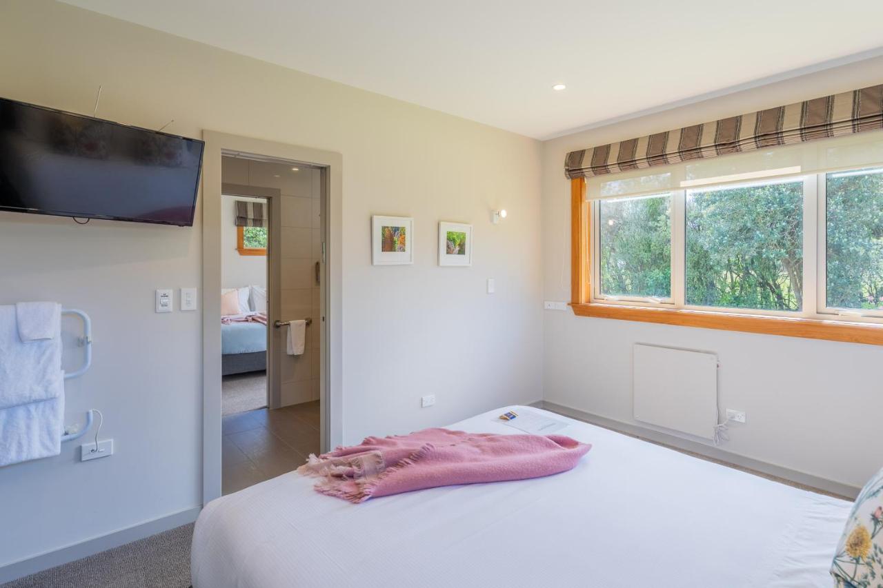 Anam Cara Gardens Luxury Villa Private Bedrooms And Ensuite Bathrooms Sleeps 9 Otaki Exteriér fotografie