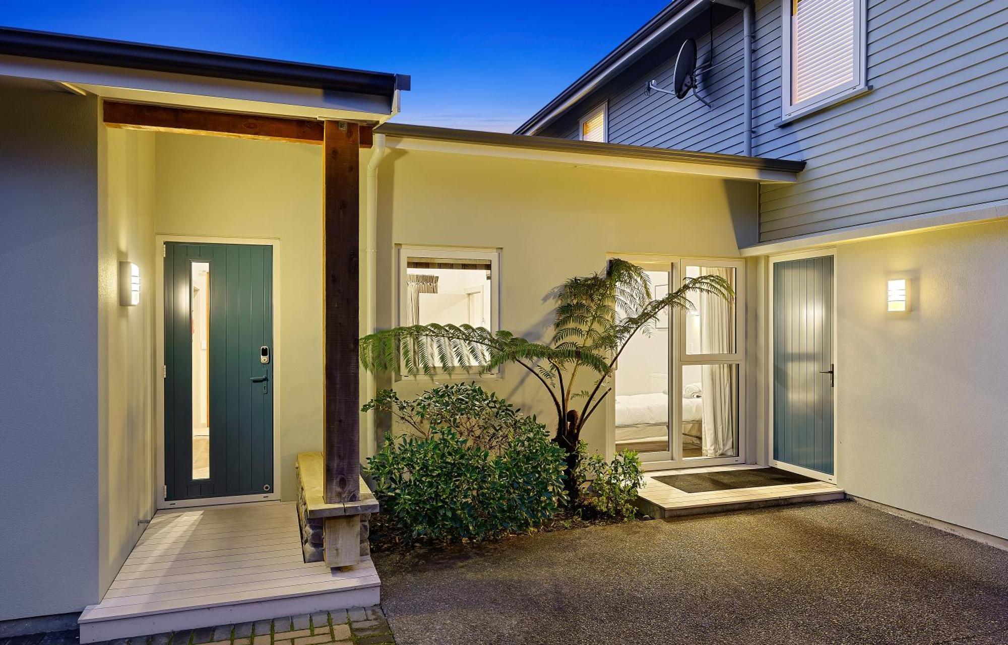 Anam Cara Gardens Luxury Villa Private Bedrooms And Ensuite Bathrooms Sleeps 9 Otaki Exteriér fotografie